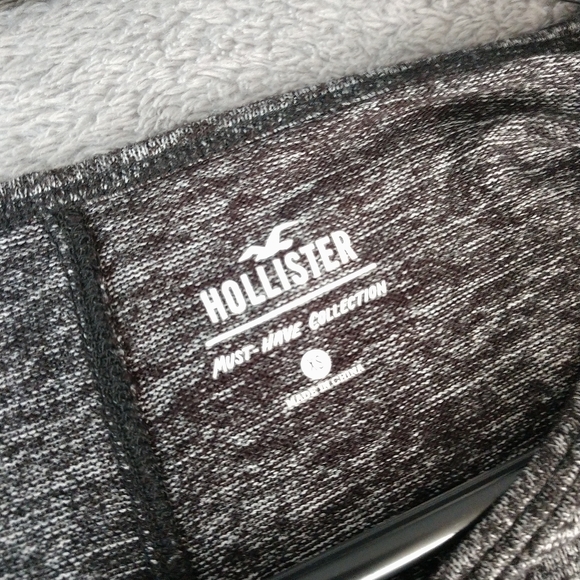 Black/gray Hollister tee shirt - Picture 3 of 3